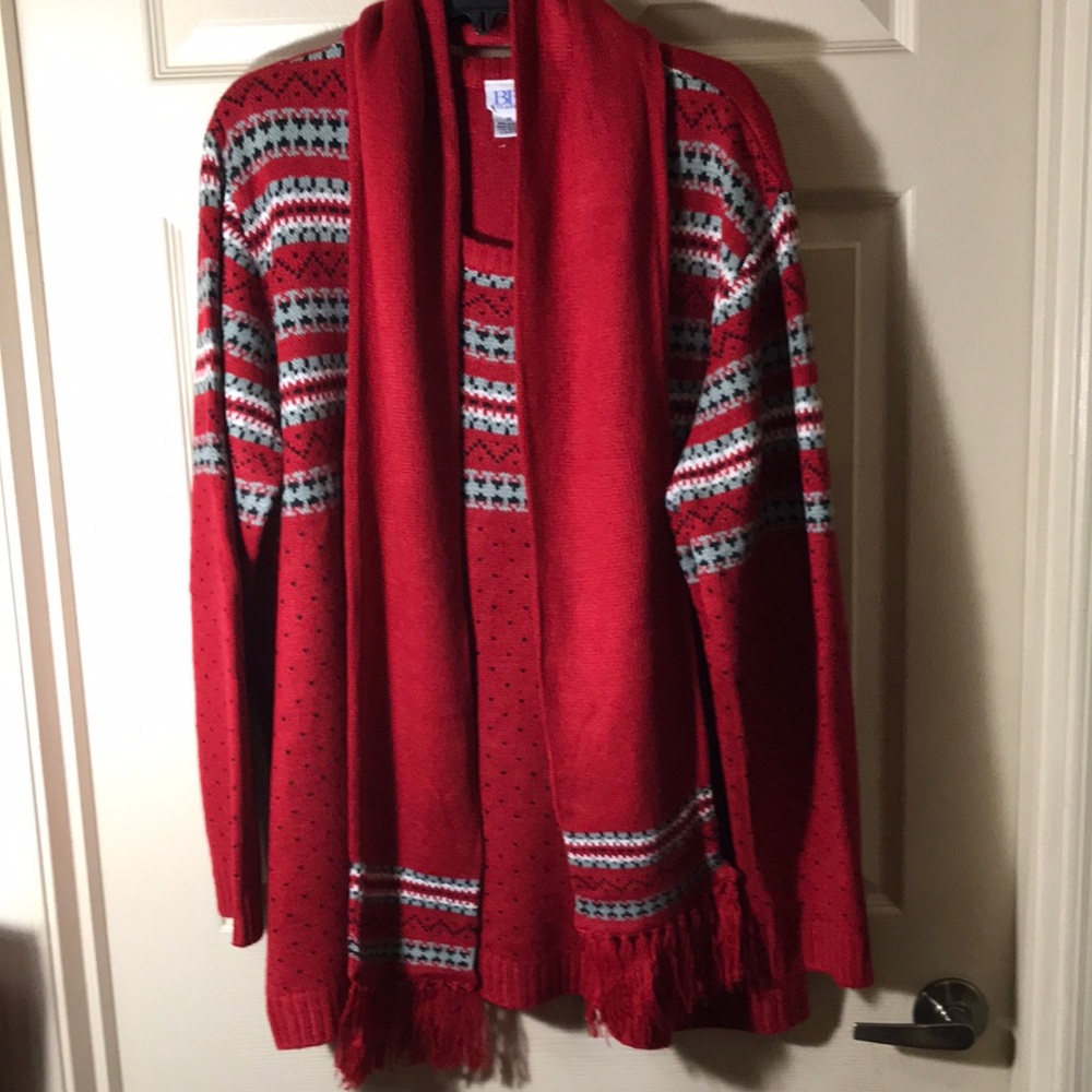 Long sleeve sweater with detachable fringed scarf